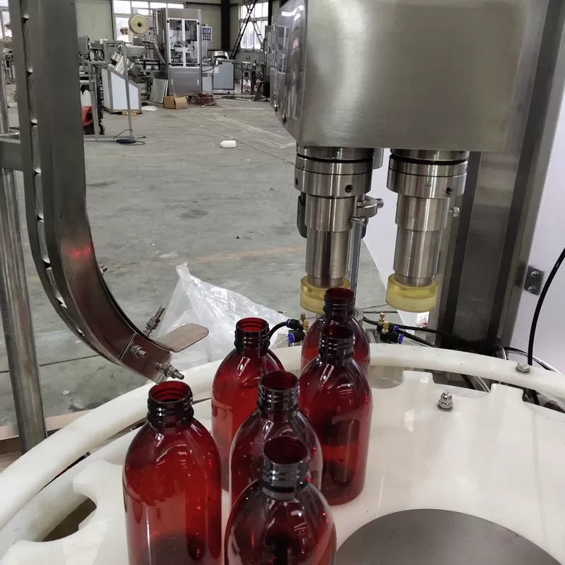 Màquina d'ompliment d'ampolles d'oli essencial de 3 KW amb dispositiu anti-goteig de succió