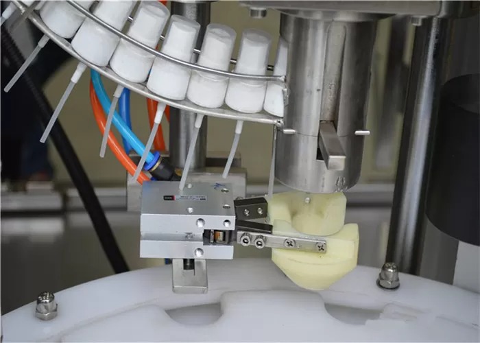 Solució de neteja: màquina de llençar ampolles en polvorització