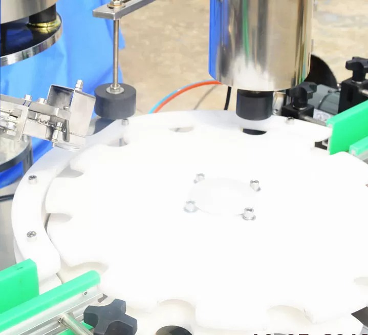 Màquina automàtica d'ompliment de líquids amb ampolla de vidre