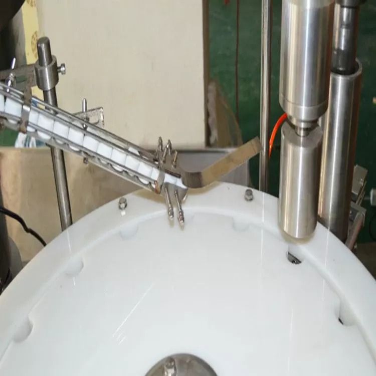 Màquina de tapatge d’ampolles d’acer inoxidable usada en medicina